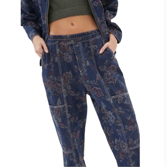 BDG SANDY HIGH WAISTED JOGGER JEAN FLORAL PAISLEY. Size M - Picture 2 of 9